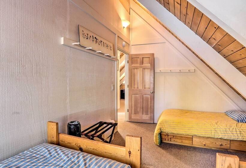 Cozy Tahoe City Home Near Famous Ski Resorts!
