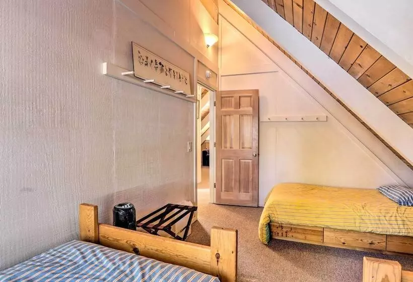 Cozy Tahoe City Home Near Famous Ski Resorts!