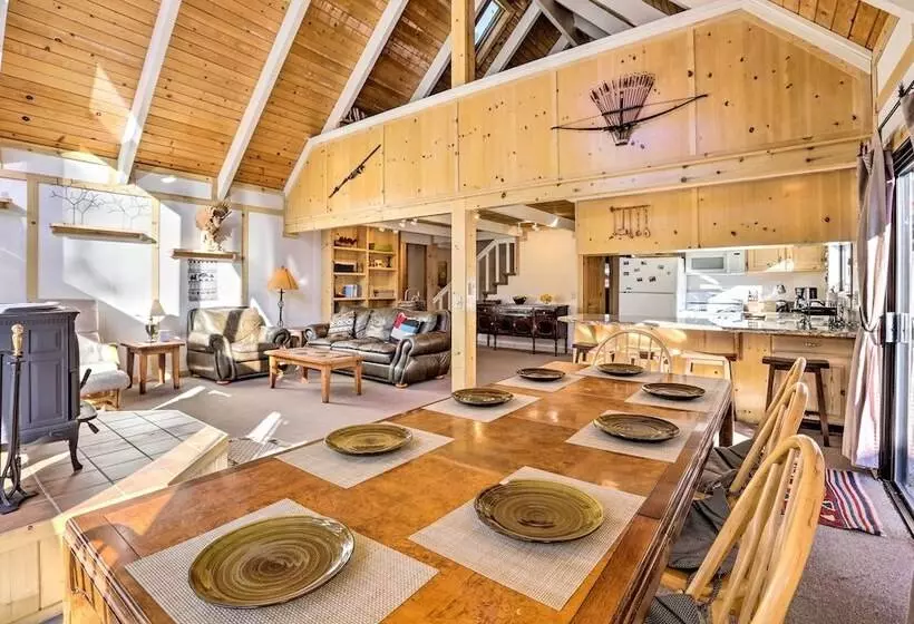 Cozy Tahoe City Home Near Famous Ski Resorts!