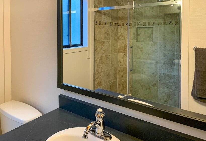 Cozy Tahoe City Home Near Famous Ski Resorts!