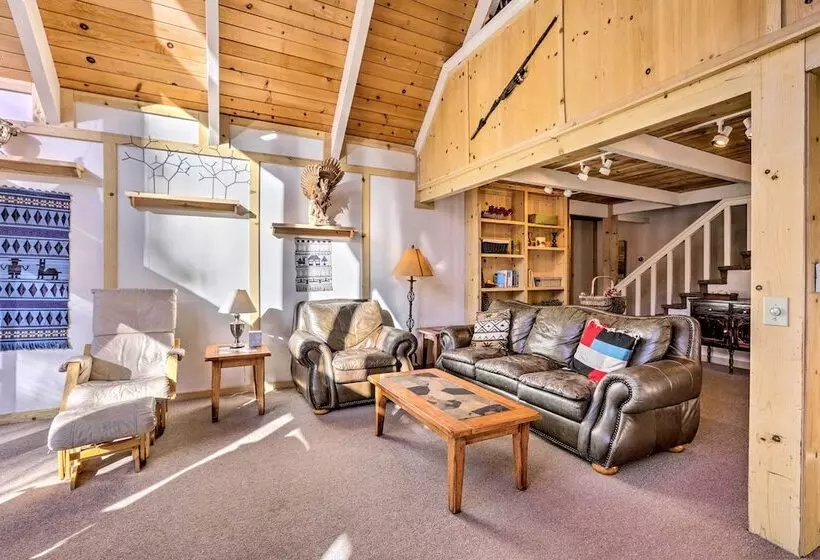 Cozy Tahoe City Home Near Famous Ski Resorts!
