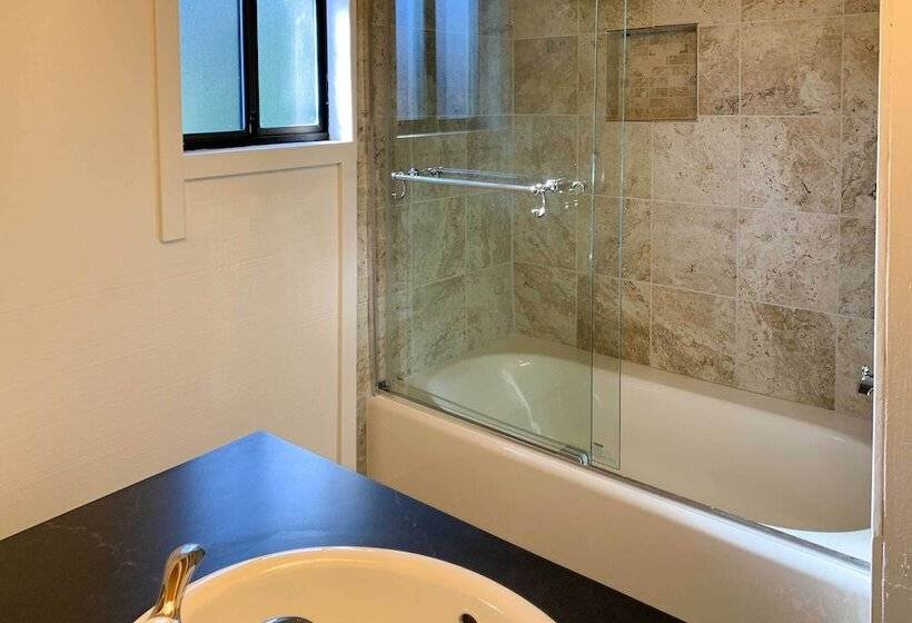 Cozy Tahoe City Home Near Famous Ski Resorts!