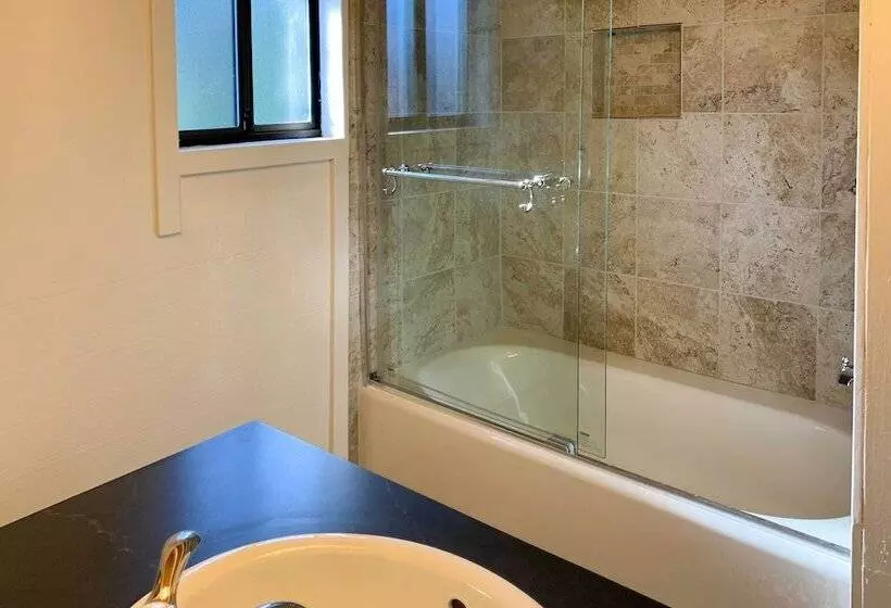 Cozy Tahoe City Home Near Famous Ski Resorts!