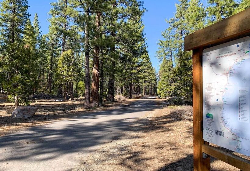 Cozy Tahoe City Home Near Famous Ski Resorts!