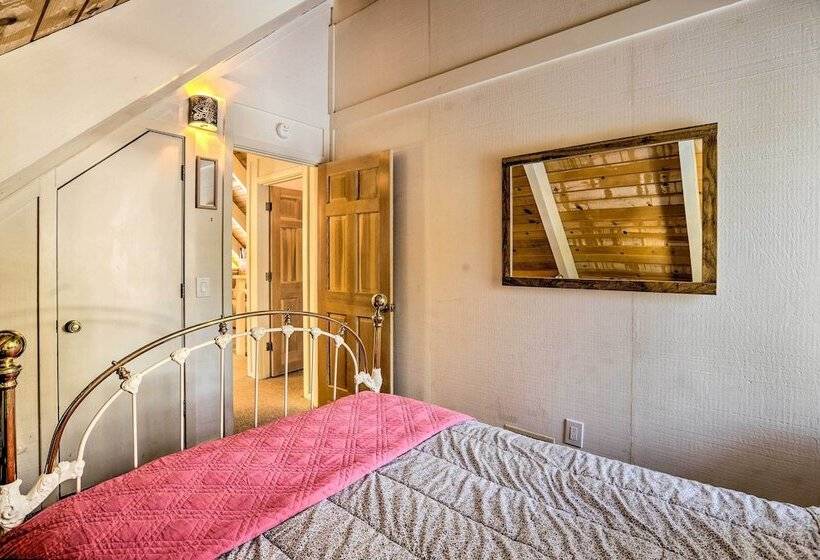 Cozy Tahoe City Home Near Famous Ski Resorts!