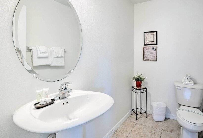 Dog Friendly Kissimmee Home W/ Lanai + Pool!