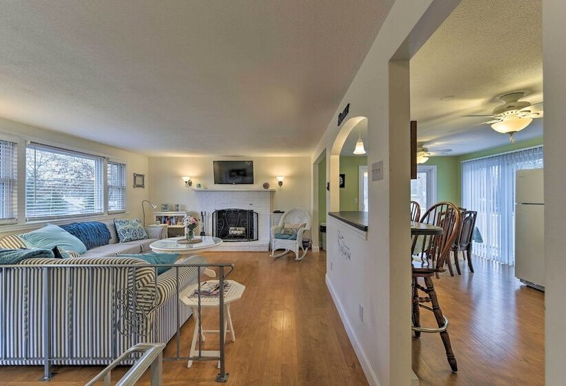 East Wareham Home W/ Pond Access & Private Dock