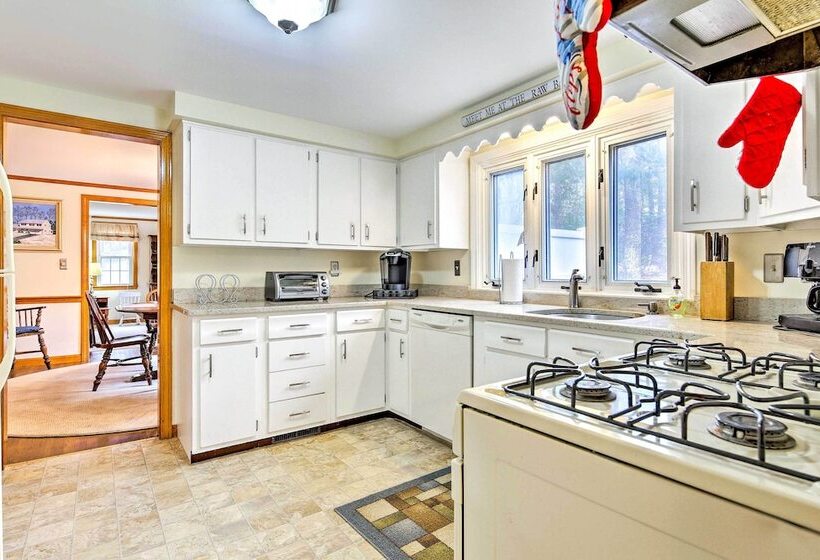 Mashpee Home W/ Beach Gear & Bbq: 2 Mi To Shore