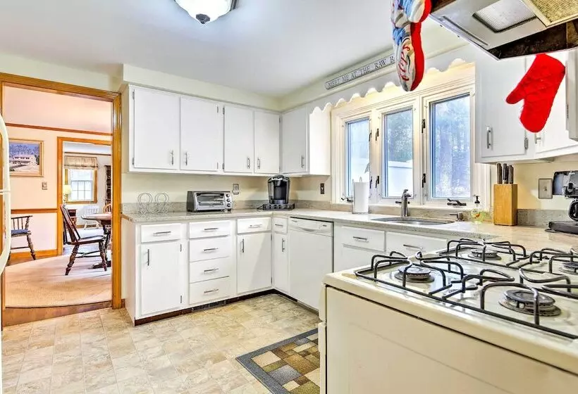 Mashpee Home W/ Beach Gear & Bbq: 2 Mi To Shore
