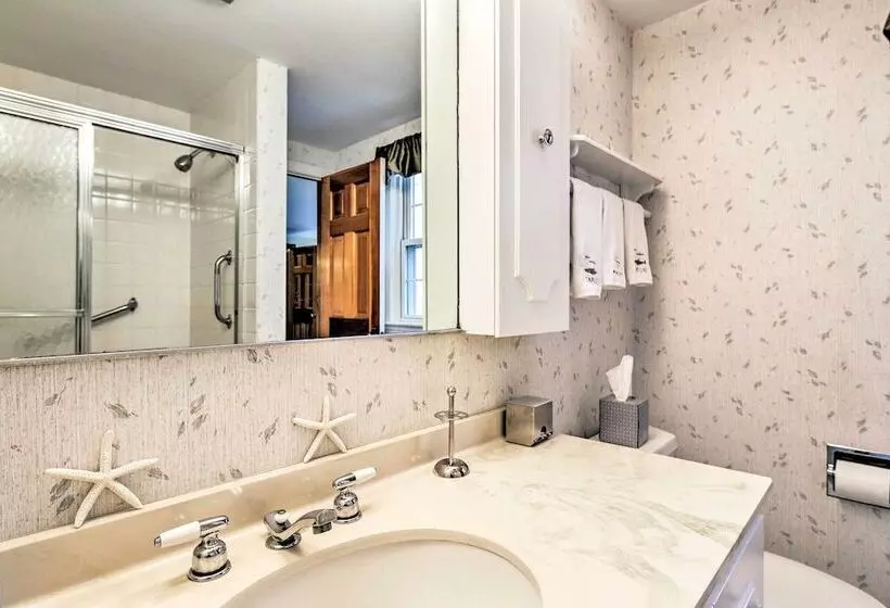 Mashpee Home W/ Beach Gear & Bbq: 2 Mi To Shore