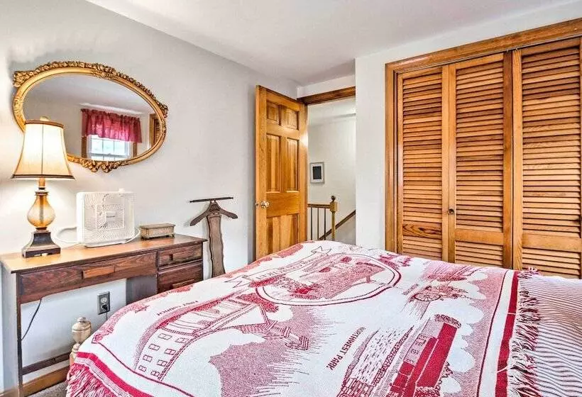 Mashpee Home W/ Beach Gear & Bbq: 2 Mi To Shore