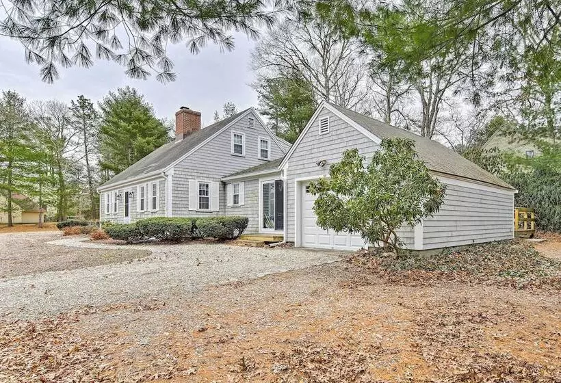 Mashpee Home W/ Beach Gear & Bbq: 2 Mi To Shore