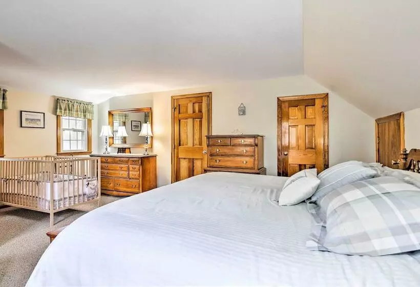 Mashpee Home W/ Beach Gear & Bbq: 2 Mi To Shore