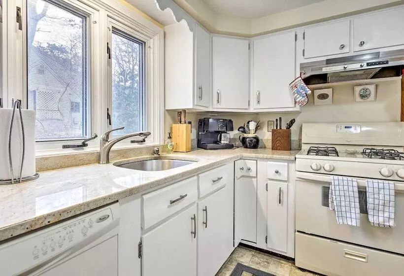 Mashpee Home W/ Beach Gear & Bbq: 2 Mi To Shore