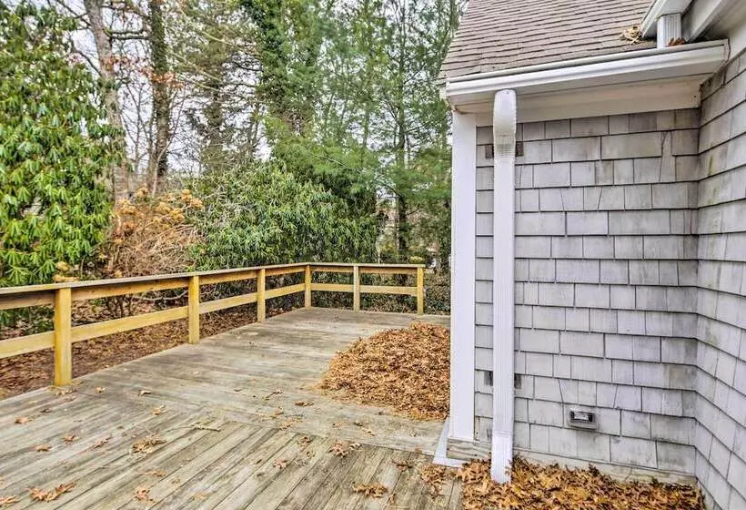 Mashpee Home W/ Beach Gear & Bbq: 2 Mi To Shore