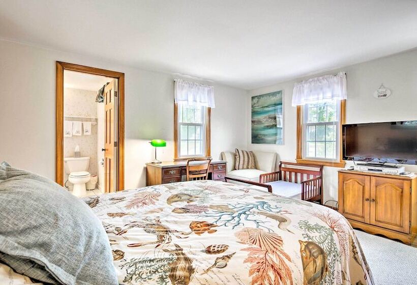 Mashpee Home W/ Beach Gear & Bbq: 2 Mi To Shore