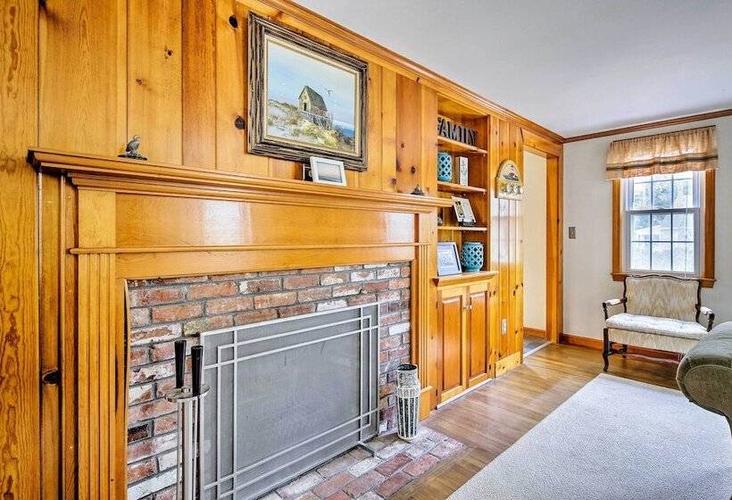Mashpee Home W/ Beach Gear & Bbq: 2 Mi To Shore