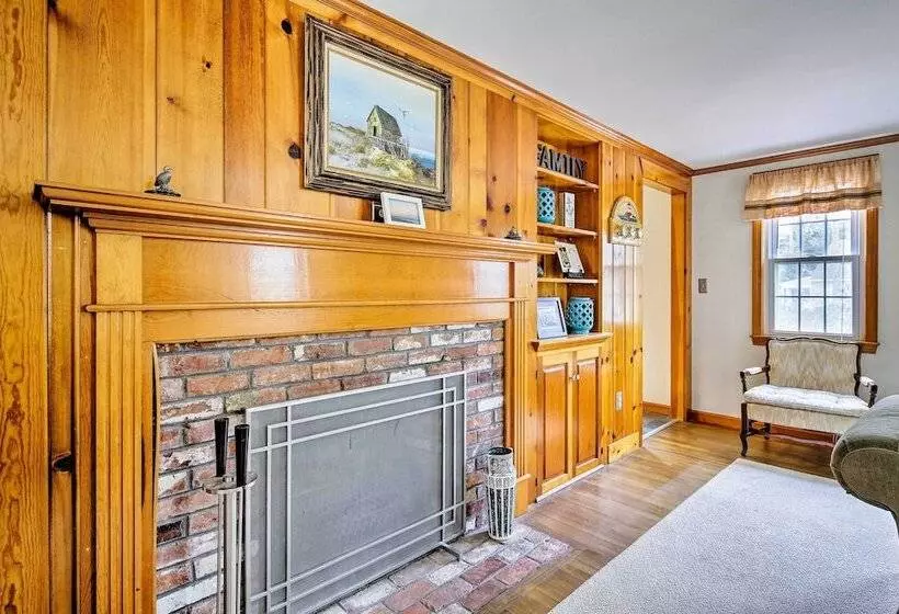 Mashpee Home W/ Beach Gear & Bbq: 2 Mi To Shore