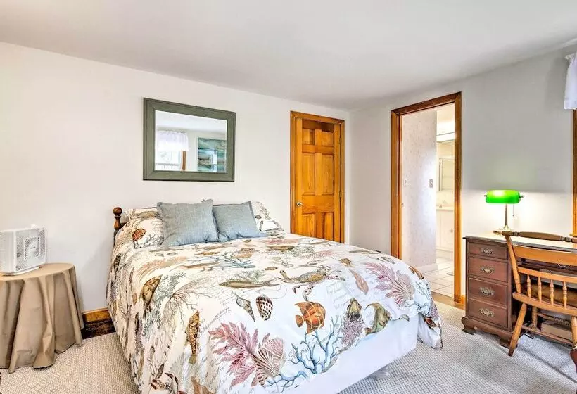 Mashpee Home W/ Beach Gear & Bbq: 2 Mi To Shore