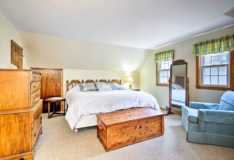 Mashpee Home W/ Beach Gear & Bbq: 2 Mi To Shore