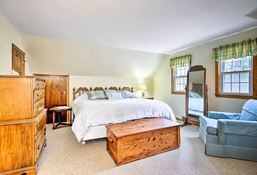 Mashpee Home W/ Beach Gear & Bbq: 2 Mi To Shore