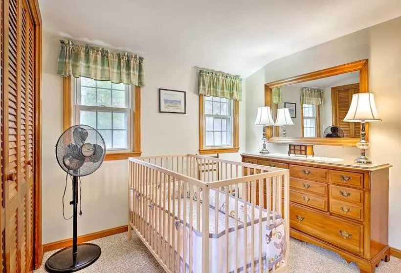 Mashpee Home W/ Beach Gear & Bbq: 2 Mi To Shore