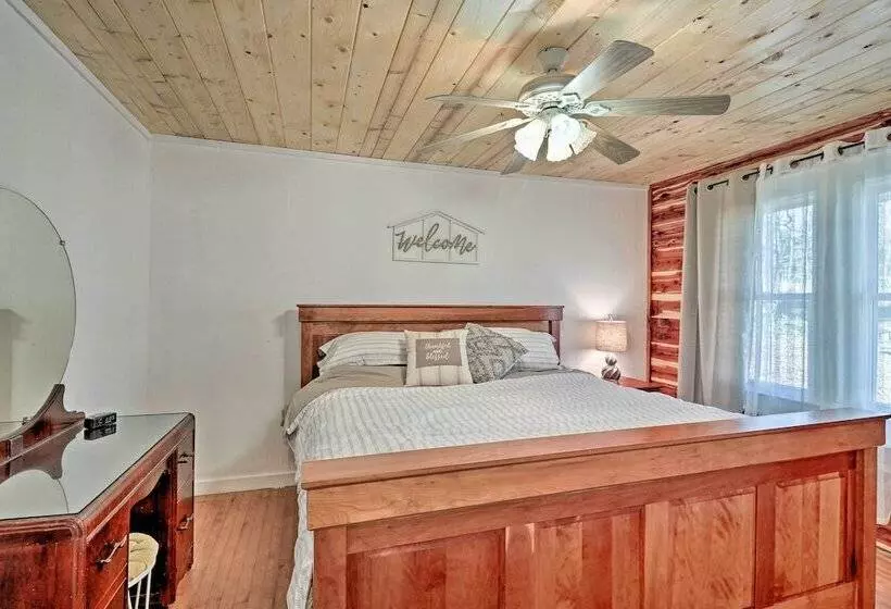 Flat Rock Cottage Near Hendersonville & Hiking
