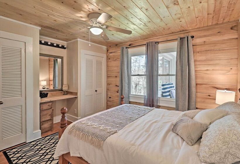 Flat Rock Cottage Near Hendersonville & Hiking