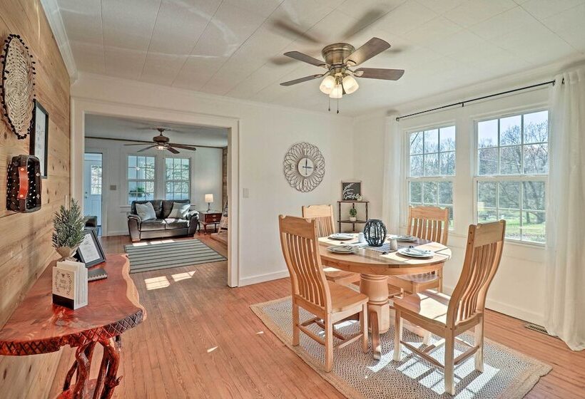 Flat Rock Cottage Near Hendersonville & Hiking