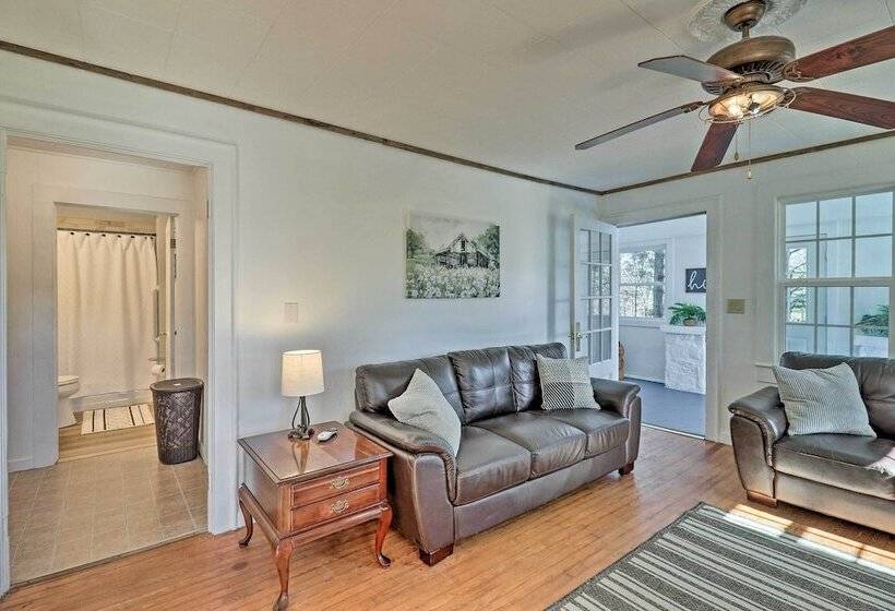 Flat Rock Cottage Near Hendersonville & Hiking