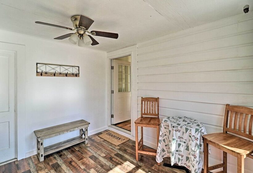 Flat Rock Cottage Near Hendersonville & Hiking