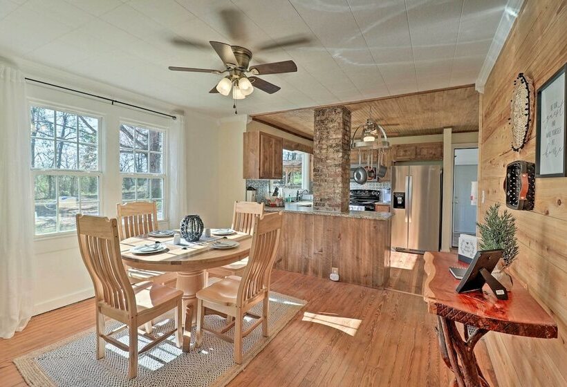 Flat Rock Cottage Near Hendersonville & Hiking