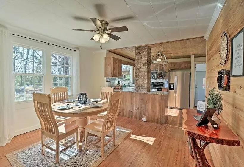 Flat Rock Cottage Near Hendersonville & Hiking