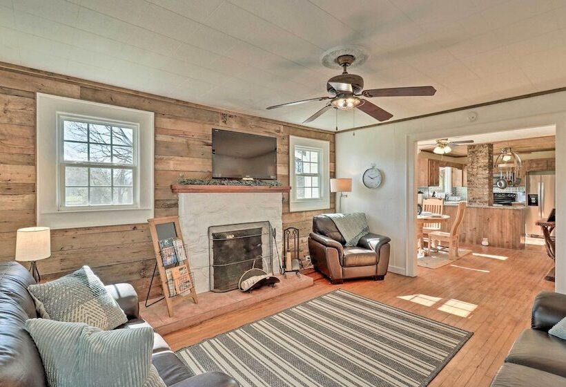 Flat Rock Cottage Near Hendersonville & Hiking