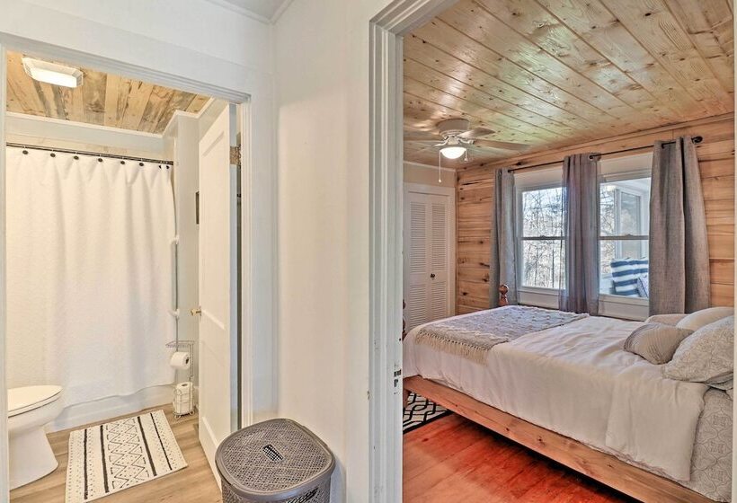 Flat Rock Cottage Near Hendersonville & Hiking