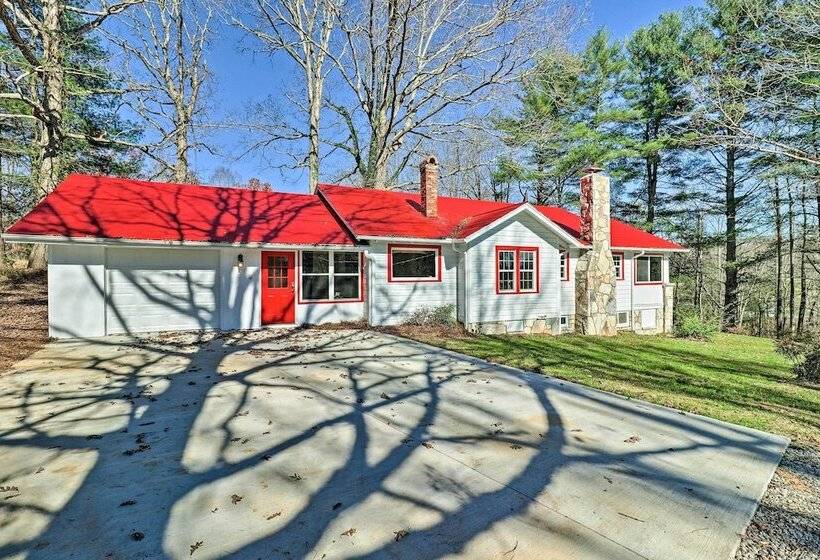 Flat Rock Cottage Near Hendersonville & Hiking