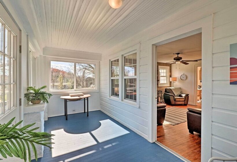 Flat Rock Cottage Near Hendersonville & Hiking