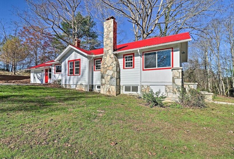 Flat Rock Cottage Near Hendersonville & Hiking