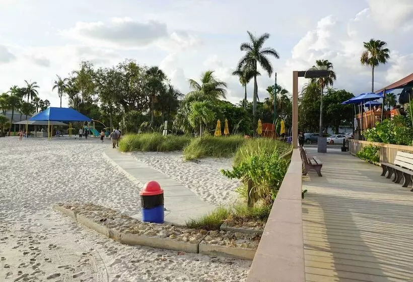 Gorgeous Cape Coral Duplex Home W/ Modern Interior