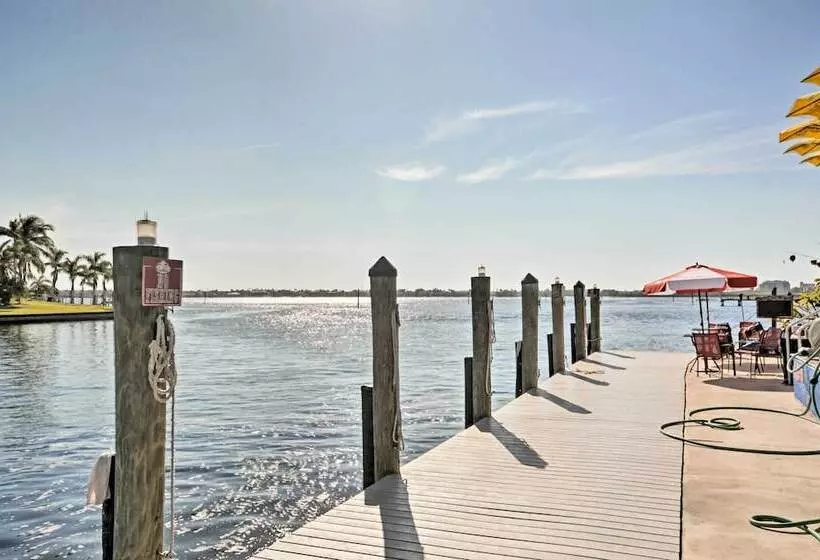 Gorgeous Cape Coral Duplex Home W/ Modern Interior