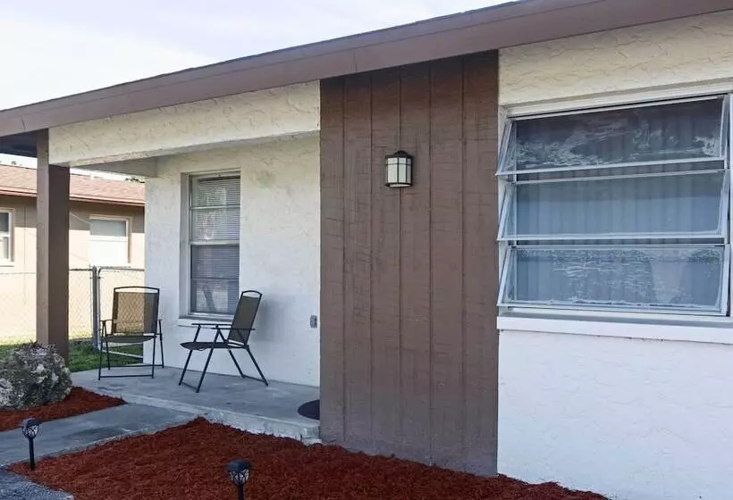 Gorgeous Cape Coral Duplex Home W/ Modern Interior