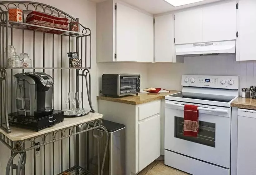 Gorgeous Cape Coral Duplex Home W/ Modern Interior