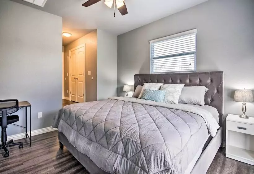 Home: Grassy Yard, Walk To Bentonville Square