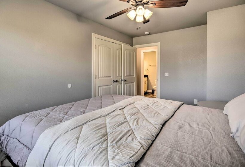 Home: Grassy Yard, Walk To Bentonville Square