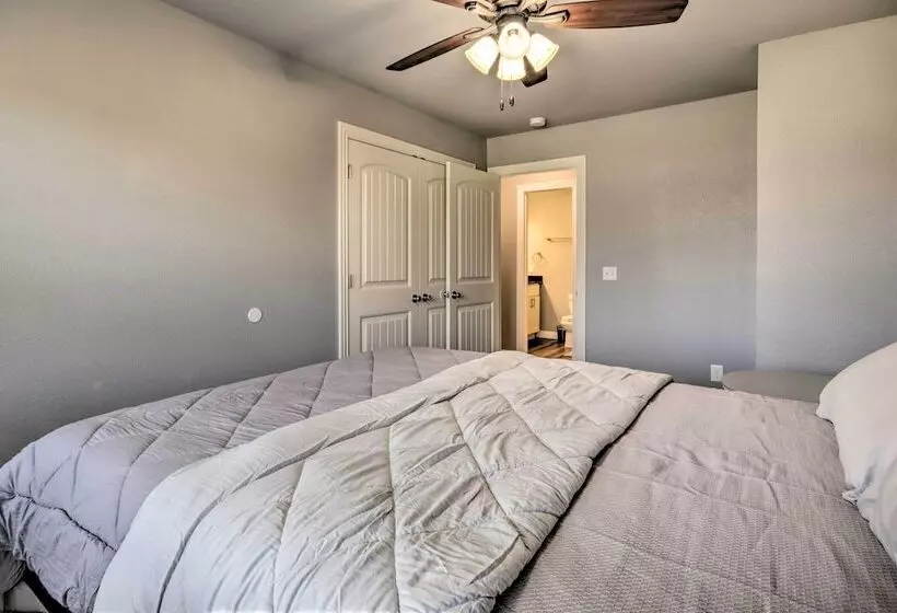 Home: Grassy Yard, Walk To Bentonville Square