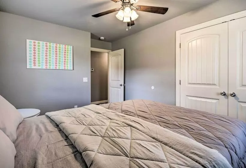 Home: Grassy Yard, Walk To Bentonville Square