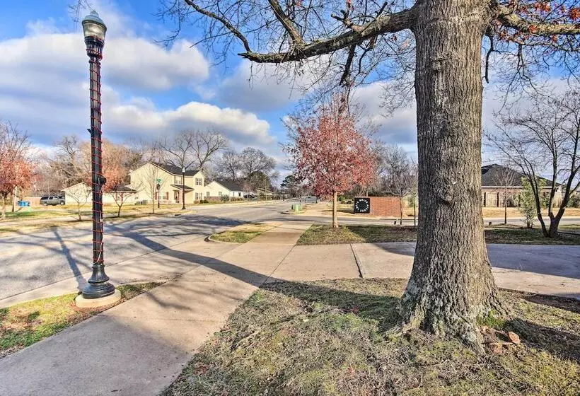 Home: Grassy Yard, Walk To Bentonville Square