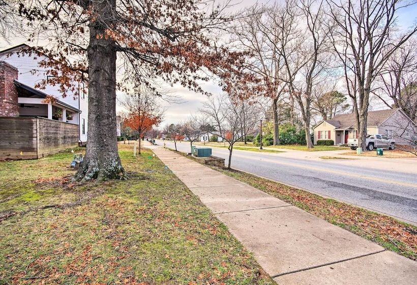 Home: Grassy Yard, Walk To Bentonville Square