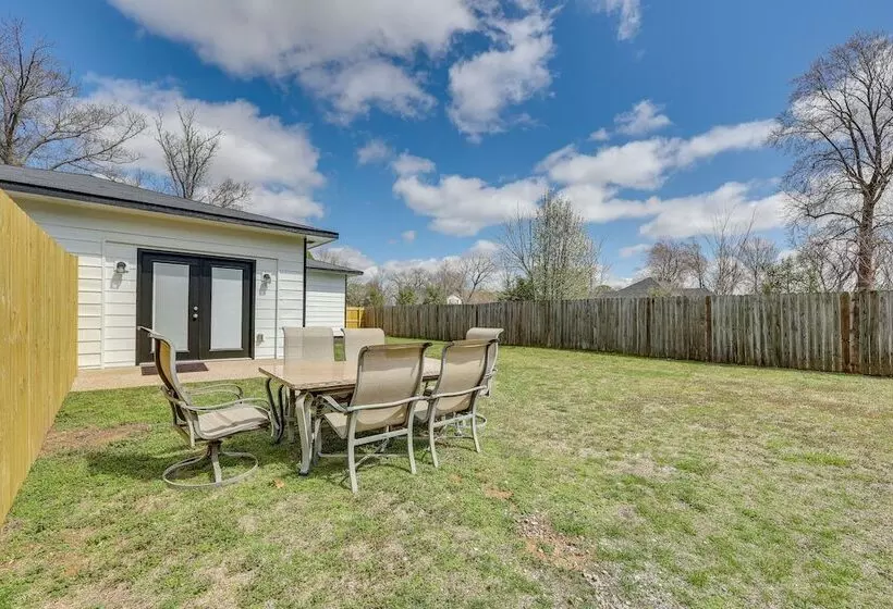 Home: Grassy Yard, Walk To Bentonville Square