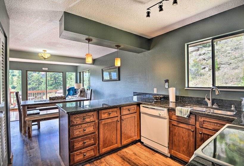 Idyllic Cabin W/ Grill & Panoramic Mtn Views!